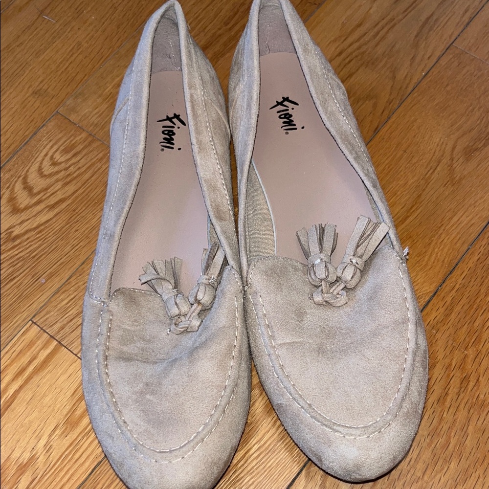 Fioni Beige Suede Tassel Loafers - Size 7.5